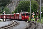 RE1749 mit Ge 4/4 II 618  Bergün/Bravuogn  in Trin. (17.04.2016)