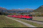 Ge 4/4 II 621 erreicht am 16. Oktober 2016 mit einem RE Scuol - Pontresina seinen Endbahnhof. 
Normalerweise verkehren die Züge hier Steuerwagen voraus. Weil aber derzeit der Sasslatsch-Tunnel zwischen Sagliains und Susch wegen Bauarbeiten gesperrt ist, werden die Züge zwischen diesen Stationen via Vereina-Tunnel umgeleitet, wo sie in der Tunnel-Dienststation Sasslatsch eine Spitzkehre machen.