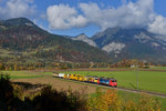 Ge 4/4 II 617 + Ge 4/4 II 611 mit einem Güterzug am 27.10.2016 bei Bonaduz.