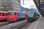 Ge 4/4 II 617  Ilanz  und 614  Schiers  für RE 1728 nach Scuol-Tarasp und Ge 4/4 III 647  Grüsch  für den RE 1037 nach Davos Platz in Landquart.