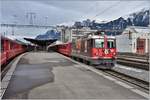 RE1232 mit Ge 4/4 II 620  Zernez  nach Disentis verlässt Landquart. (04.02.2017)