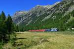 Ge 4/4 III 648 mit einem Regio am 04.09.2019 im Val Bever.