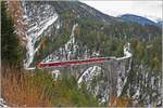 R1820 nach Davos mit Ge 4/4 III 649  Lavin  und Steuerwagen 1752 auf dem Wiesener Viadukt.