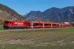 RhB Ge 4/4 III 642 mit einigen Wagen nach Thusis am 29.10.26 bei Felsberg.