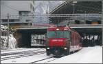 RE1125 mit der Team Lokomotive 642 verlsst chur Richtung St.Moritz.