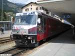 Die Ge 4/4''' ''Glacier-Express'' stand am 25.7.05 mit dem D 1137 nach St. Moritz in Samedan.