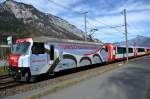 Die hellblaue Ge 4/4 III 650  Unesco  und die rot-weissen Wagen des Glacier-Express, dazu ideales Fotowetter, was will man mehr. Bei Domat Ems am 3.4.2011.