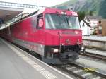 Eine Ge 4/4 651 mit einem Regio nach Chur im Bahnhof Samedan. Nur knapp einen Monat später wurde dieser Zug von einem Erdrutsch in der Nähe von Tiefencastel erfasst. (23.7.2014)