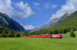 Ge 4/4 III 646 mit einem RE am 24.09.2016 bei Bever. 