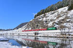 Ge 4/4 III 647 mit einem RE am 12.11.2016 bei Celerina. 