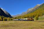 Ge 6/6 I 415 mit einem Sonderzug am 16.10.2016 bei Bever.