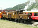 Tag der offenen Tr in Samedan.Das  Krokodil  Ge 6/6 No.415 vor dem Depot.10.06.06