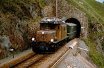 RhB: Ge 6/6 I 411 mit ihrem Güterzug mit Personenbeförderung bei St. Moritz unterwegs im Oktober 1987.
Foto: Walter Ruetsch 