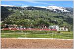 RE1128/GEX903 mit einer Ge 6/6 auf dem Weg nach Chur bei Cazis. (30.04.2017)