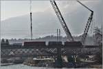 Bau der 2.Hinterrheinbrücke der RhB in Reichenau-Tamins. Güterzug Richtung Albula mit Ge 6/6 II 707  Scuol . (23.02.2018)