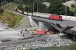 RhB Ge 6/6 II 705 am 28.08.2019 mit Valserzug 5732 auf der neuen Rheinbrücke bei Reichenau-Tamins.