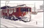 Der Winter im Februar 1998 liess den Bahnhof Chur im Schnee versinken, sodass nicht einmal die Loknummer der Ge 6/6 II erkennbar war.