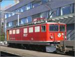 Ge 6/6 II 706  Disentis/Mustr  vor dem neuen Bahnhofgebude von Landquart. (19.02.2008)