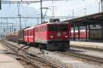 Holztransportzug mit Ge 6/6 II 701 bei der Einfahrt in Landquart.26.07.12