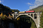 Ge 6/6 II 701 mit einem Güterzug am 27.10.2016 bei Solis am Solisviadukt.