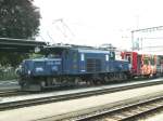  Ich bin Schnappi das blaue Krokodil  Die RhB Lok CC 6/6 Nr.412 am 17.06.05 beim rangieren in Landquart.Ganz ungewohnt diese Lok in blau zu sehen.Sie erhielt die Farbgebung zum 75 Jahr Jubilum  des