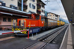 Tmf 2/2 89 steht mit einem Postzug im Bahnhof Samedan.
Aufgenommen am 21.7.2016.