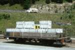 RhB - Kk-w 7328 am 11.09.1994 in Untervaz - Niederbordwagen 2-achsig mit 1 offenen Plattform - Baujahr 1911 - Louv - Gewicht 5,60t - Zuladung 12,50t - LP 7,79m - zulssige Geschwindigkeit Aufkleber 60/B km/h - 2=10.09.1987 - Lebenslauf: ex M1 7328 - 1969 Kk 7328 - 1977 Kk-w 7328 - Hinweis: mit Kennzeichnung B fr Zugreihe im Anschriftenfeld! 
