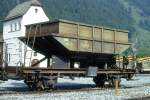 RhB - Fd 8652 am 09.06.1993 in Zernez - Schotterwagen 2-achsig mit 1 offenen Plattform - Baujahr 1954 - FFA - Gewicht 7,85t - Zuladung 16,00t - LP 7,80m - zulssige Geschwindigkeit Aufkleber 70/B