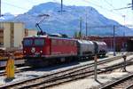 RhB Ge 4/4 I Nr. 603 macht in Samedan um 13:20 Uhr eine Mittagspause bevor Sie den Weg antritt als Güterzug. Zwei Wagen hängen bereits am Haken. Foto vom 20.09.2018.