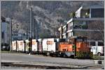 Gm 3/3 231 stellt leere Containertragwagen Lb-v ins COOP Verteilzentrum zu. Chur Gbf (17.03.2020)