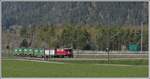 5732 mit dem Valserwasserzug aus Ilanz mit der Ge 4/4 I 610  Viamala  und den neuen Valser Wechselpritschen zwischen Chur West und Felsberg. (08.04.2020)