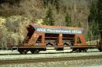 RhB - Fad 8709 am 12.04.1998 in Fideris - Selbstentladewagen 4-achsig mit 1 offenen Plattform - Werbung: ARGE Frischbetonwerk AROSA - JMR - Gewicht 14,25t - Zuladung 34,50t - LP 12,50m - zulssige Geschwindigkeit Aufkleber 70/B km/h - 2=15.02.1991 - Lebenslauf: ex Fad 8709 - 02/2005 Fac 8709.
