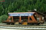 RhB - Fad 8711 am 10.06.1993 in Klosters - Selbstentladewagen 4-achsig mit 1 offenen Plattform - Werbung: Kieswerk Untervaz AG - JMR - Gewicht 14,08t - Zuladung 34,50t - LP 12,50m - zulssige