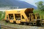 RhB - Fad 8723 am 06.09.1993 in Zernez - Selbstentlade-Schotterwagen 4-achsig mit 1 offenen Plattform - bernahme 02.05.1983 - JMR - Gewicht 15,36t - Zuladung 33,00t - LP 12,50m - zulssige
