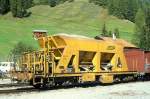RhB - Fad 8725 am 03.10.1990 in Davos Glaris - Selbstentlade-Schotterwagen 4-achsig mit 1 offenen Plattform - bernahme 02.05.1983 - JMR - Gewicht 15,28t - Zuladung 33,00t - LP 12,50m - zulssige