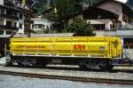 RhB - Fau 8769 am 30.05.1992 in Klosters - Selbstentladwagen mit Kippvorrichtung, Einmuldenkipper 4-achsig mit 1 offenen Plattform - bernahme 12.08.1991 - NEVAG - Gewicht 20,12t - Zuladung 34,00t - LP 10,44m - zulssige Geschwindigkeit 80/B km/h -  Logo RhB in deutsch - Lebenslauf: ex RhB Fau 8769 - 1999 RhB/Mller AG Fau 8769.
