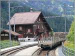 St.Peter-Molinis ist der wichtigste Holzverladebahnhof im Schanfigg. Eine Ge 4/4 II hat soeben vier leere Wagen gebracht und nimmt vier volle Holzwagen mit ins Tal. (21.07.2009)