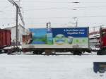 RhB - Gterwagen Lb 7877 beladen mit Container abgestellt im Bahnhofsareal von Samedan am 04.12.2009