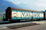 RhB - Haik-v 5104 am 17.03.1999 in Untervaz - Schiebewandwagen 4-achsig mit 1 offenen Plattform - Baujahr 1970 - SIG - Gewicht 12,59t - Zuladung 26,00t - LP 14,69m - zulssige Geschwindigkeit 80 km/h - 3=23.07.1982 2=05.12.1994 - RhB Logo - Werbung: VALSER - Hinweis: kB hinter Geschwindigkeit entfernt, gendertes Fahrzewuggewicht, gescanntes Dia
