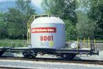 RhB - Uce 8001 am 11.05.1994 in Untervaz - Zementsilowagen 2-achsig mit 1 offenen Plattform - Baujahr 1956 - FFA/MBA - Gewicht 7,90t - Zuladung 15,00t - LP 7,74m - zulssige Geschwindigkeit 65 km/h -