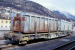RhB - R-w 8205 II am 15.03.2000 in Samedan - Flachwagen mit Rungen 4-achsig mit 1 offenen Plattform - bernahme 28.11.1990 - FC - Fahrzeuggewicht 18,55t - Zuladung 33,00t - LP 16,54m - 2=21.08.1998 - zulssige Geschwindigkeit 80/B km/h - Hinweis: gescanntes Dia
