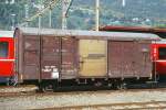 RhB - Gbk-v 5594 am 15.10.2000 in Landquart - Gedeckter Gterwagen 2-achsig mit 1 offenen Plattform - Baujahr 1913 - Reichsh/Gestle - Gewicht 7,51t - Zuladung 12,00t - LP 8,49m - zulssige Geschwindigkeit 70 km/h - 2=25.08.2000 - Lebenslauf: exK1 5594 - 1969 Gbk-v 5594 - 06/2002 Abbruch. Hinweis: jetzt genderte Anschrift auf Blechtafel, gescanntes Dia
