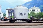 RhB - Uce 8011 am 16.05.1989 in Thusis - Zementsilowagen 2-achsig mit 1 offenen Plattform - Baujahr 1964 - JMR/MBA - Gewicht 7,96t - Zuladung 15,00t - LP 7,75m - zulssige Geschwindigkeit 65 km/h - 3=29.05.1984 1=24.04.1986 - Logo nur RhB - Lebenslauf: ex OB1 8011 - 1969 Uce 8011 - 2004 Uc 2011. Hinweis: gescanntes Dia
