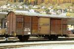 RhB - Gbk-v 5576 am 18.10.1998 in Samedan - Gedeckter Gterwagen 2-achsig mit 1 offenen Plattform - Baujahr 1913 - Reich - Gewicht 7,80t - Zuladung 12,50t - LP 8,49m - zulssige Geschwindigkeit 75 km/h - Lebenslauf: ex K1 5576 - 1969 Gbk-v 5576 - 07/2002 Abbruch - Hinweis: gescanntes Dia
