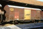 RhB - Gb 5008 am 11.03.2000 in Landquart - Gedeckter Gterwagen 2-achsig mit 1 offenen Plattform - Baujahr 1963 - JMR - Gewicht 7,33t - Ladegewicht 15,00t - LP 9,14m - zulssige Geschwindigkeit
