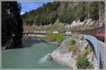 Die Ge 4/4 II 631  Untervaz  bringt leere Valserwasserwagen nach Ilanz, hier bei der Hochwasserkurve zwischen Reichenau-Tamins und Trin. (20.04.2015)