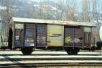 RhB - Gb 5017 am 15.03.1999 in Untervaz - Gedeckter Gterwagen 2-achsig mit 1 offenen Plattform - Baujahr 1963 - JMR - Gewicht 7,68t - Ladegewicht 15,00t - LP 9,14m - zulssige Geschwindigkeit Aufkleber 70/B km/h - 2=30.10.1995 - Lebenslauf: ex K 5017 - 1969 Gb 5017 - 09/2005 P 10128 - Hinweis:  genderte zulssige Geschwindigkeit, mit Zugreihe B im Anschriftenblock, gescanntes Dia
