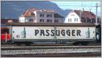 Es gibt nicht nur Valserwasser in Graubnden. 4-achsiger Schiebwandwagen der Passugger Mineralwasser im Gterbahnhof Chur. (12.03.2007)