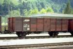 RhB - E 6611 am 28.05.1992 in Trun - Hochbordwagen 2-achsig mit 1 offenen Plattform - Baujahr 1911 - Louv - Gewicht 6,60t - Zuladung 15,00t - LP 7,84m - zulssige Geschwindigkeit Aufkleber  60 km/h -
