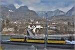 Drei Aussichtswagen B2094, B2097 und B2095 dreisprachig beschriftet stehen abgestellt in Reichenau-Tamins und warten auf wärmere Zeiten. (23.02.2018)